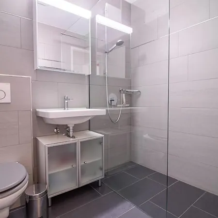 Viktoria B42 By 公寓